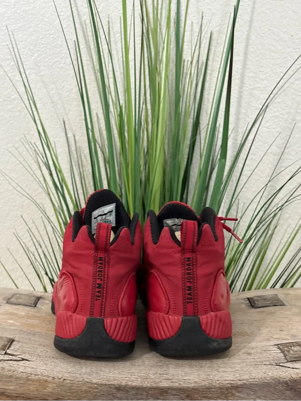 Jordam Jumpman Team 2 Gym Red Sneakers